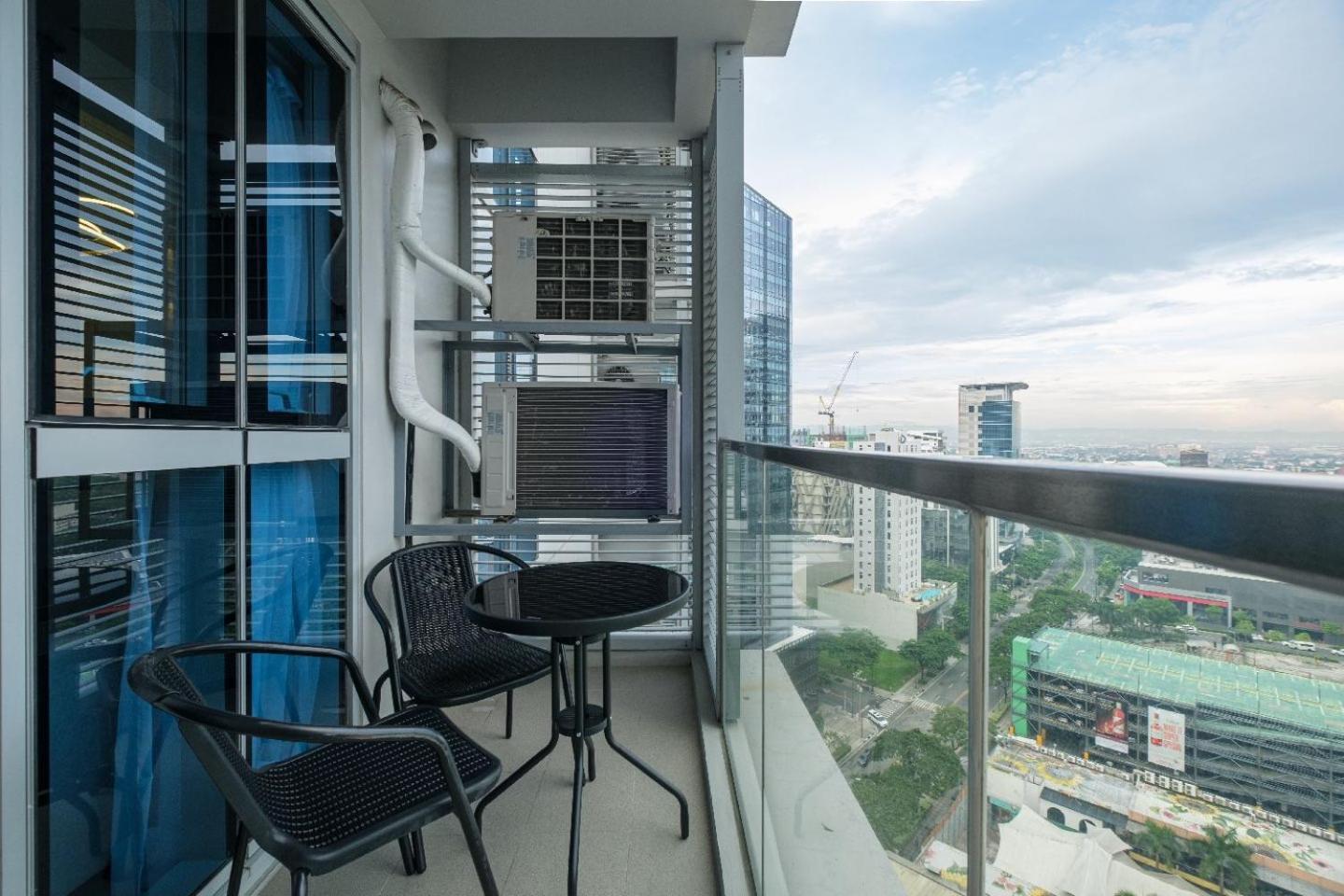 Uptown Parksuites Apartments Tower 2 Bgc By Ph Staycation Manila Exterior foto